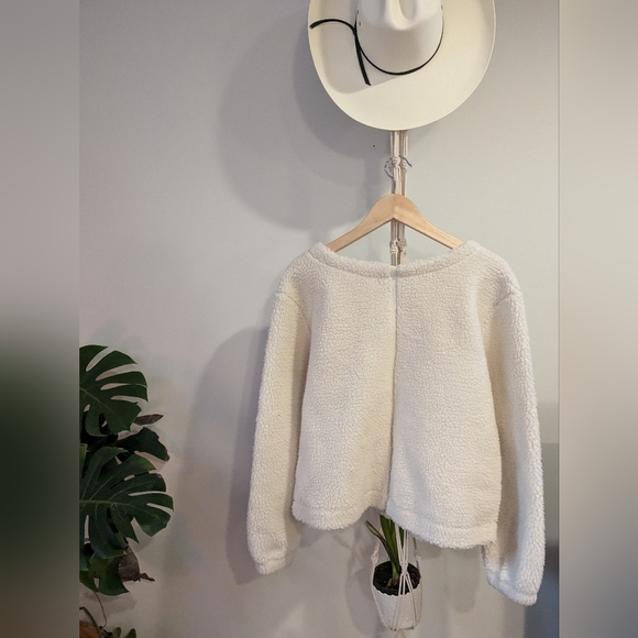 White fuzzy pullover - Picture 3 of 3